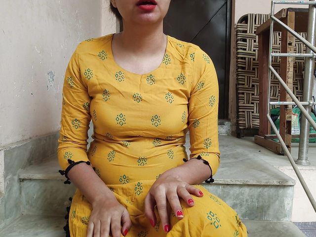 Hindi Dirty Talking Outdoors (Saara Bhabhi)