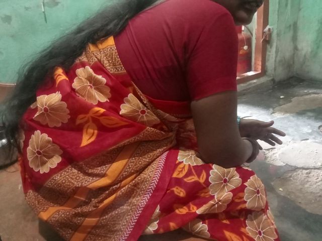 Desi Kerala Aunty Gives Blowjob to Stepuncle (Priyanka priya)