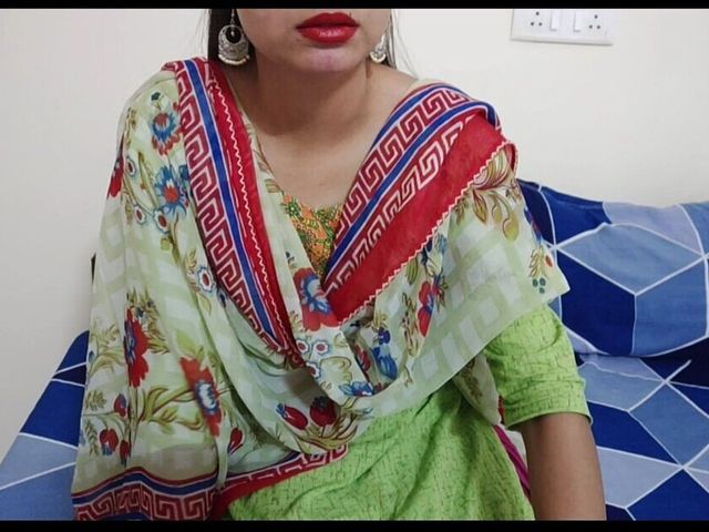 Indian Desi Step-mom Ne Sex Ki Lat Laga Di Full Hindi Video (Saara Bhabhi)