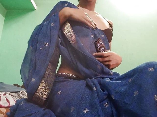 Hot girl in Saree new video (Desi Girl Fun)