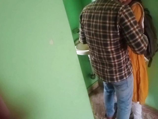 Indian College Love Bathroom Sex (Parizadi)