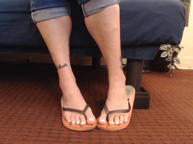 Red Flip Flops Toe Wiggling Shoeplay (TLC 1992)