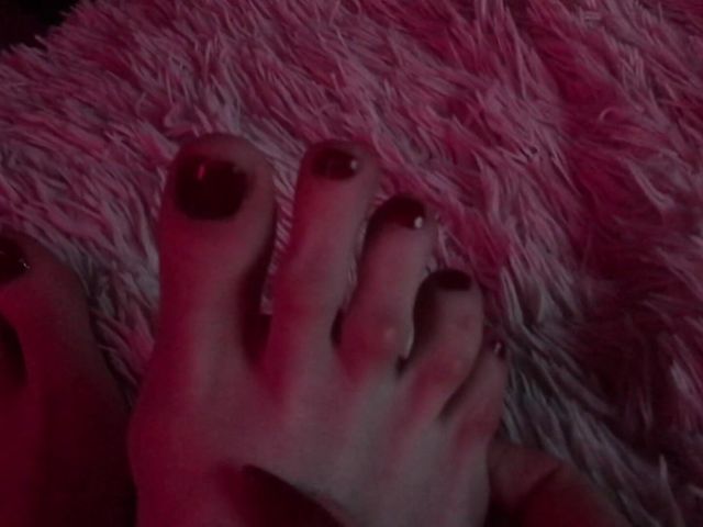 Pretty Long Feet with Red Painted Toenails (BadAss Bitch) Pretty Long Feet with Red Painted Toenails (BadAss Bitch)
