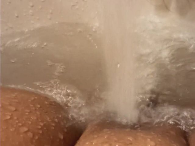 Bath Water Falling Hard on My Horny Latina Pussy (Masturbating MILF)