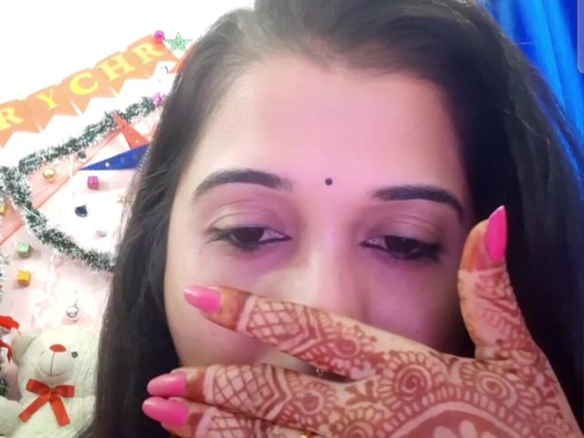 Smart Bhabi Hard Pussy Pumping on Video Call (Varsha Studios)