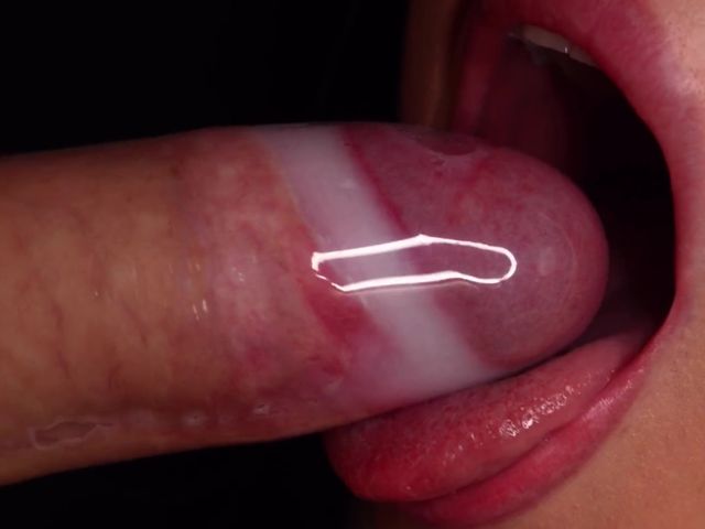 Close up: Blowjob with Condom Then She Broke the Condom to Get All That Cum (Niki studio)