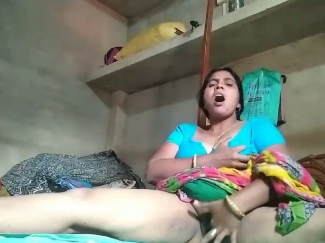 Indian Hot Aunty Open Fussy Fingering (Hot auntye)