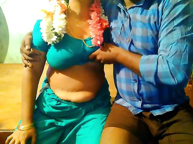 Tamil Jasmine Flower Aunty Pressing Big Boobs (Priyanka priya)