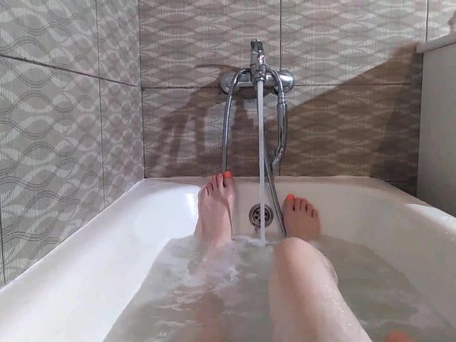 Fluffy Bush Takes a Bath and Admires Hairy Legs Footfetish Ginnagg (Ginna Gg)