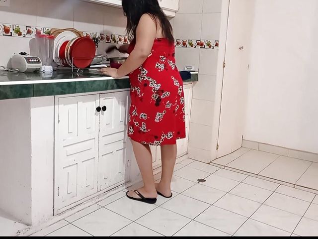 Today I had to meet my new stepmother, she has a nice ass, we ended up fucking in the kitchen without our family knowing (Amateur 69 Hot)