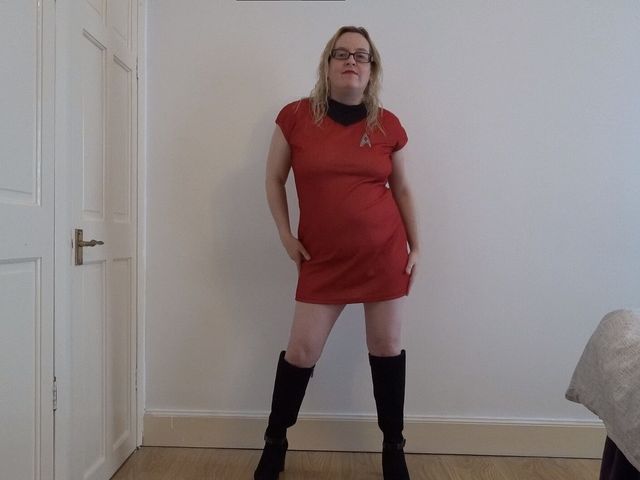 Star Trek Ensign in Sexy Dance in Knee Boots (Horny vixen)