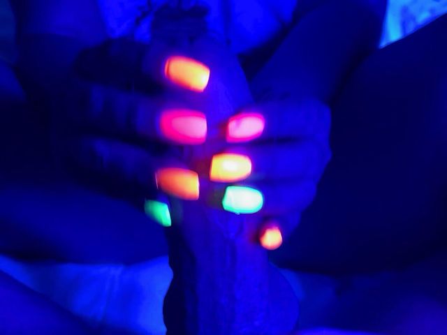 Black Light Glowing Nail Handjob (Latina malas nail house)