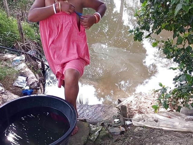 Village Desi Bhabi Taking Bath Outdoor (Puja Amateur)