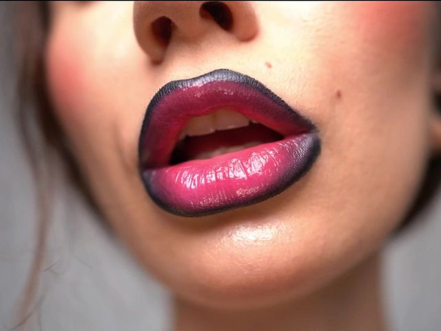 Mesmerizing Erotic Lips (Rarible Diamond)