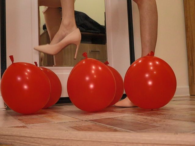 Heels crush balloons. Crushing heels (Annet Moroz)