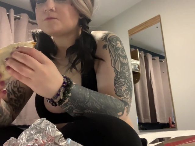 Goth Girl Mukbang with Tacos Full Video on Fansly (Ruby Rose)