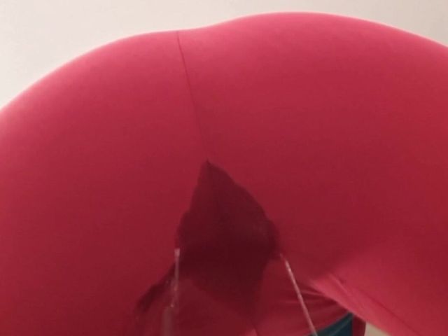 Red Leggings Wetting When Squatting Over You (Froilein P)